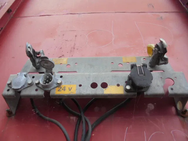 Closed box semi-trailer Van Hool 3B2011 AKSEL BPW DISC: picture 7 Closed box semi-trailer Van Hool 3B2011 AKSEL BPW DISC: picture 7