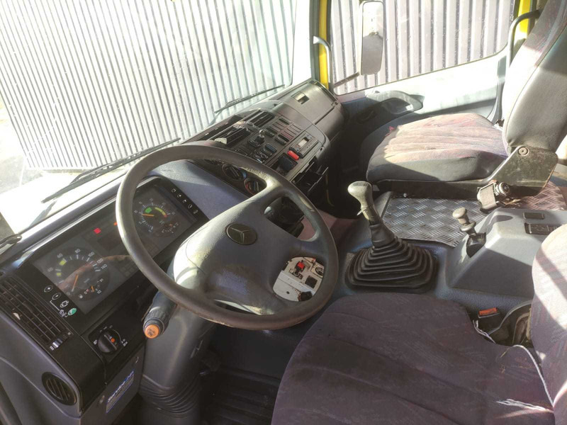 Garbage truck Mercedes-Benz 2528 Atego: picture 9