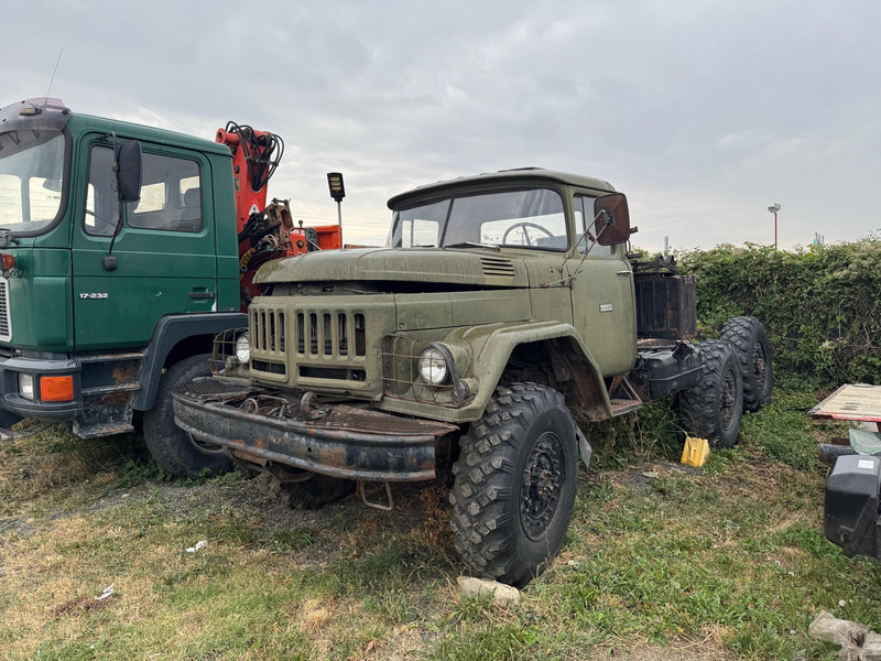 ZIL 131, 6X6 - Cab chassis truck: picture 1 ZIL 131, 6X6 - Cab chassis truck: picture 1