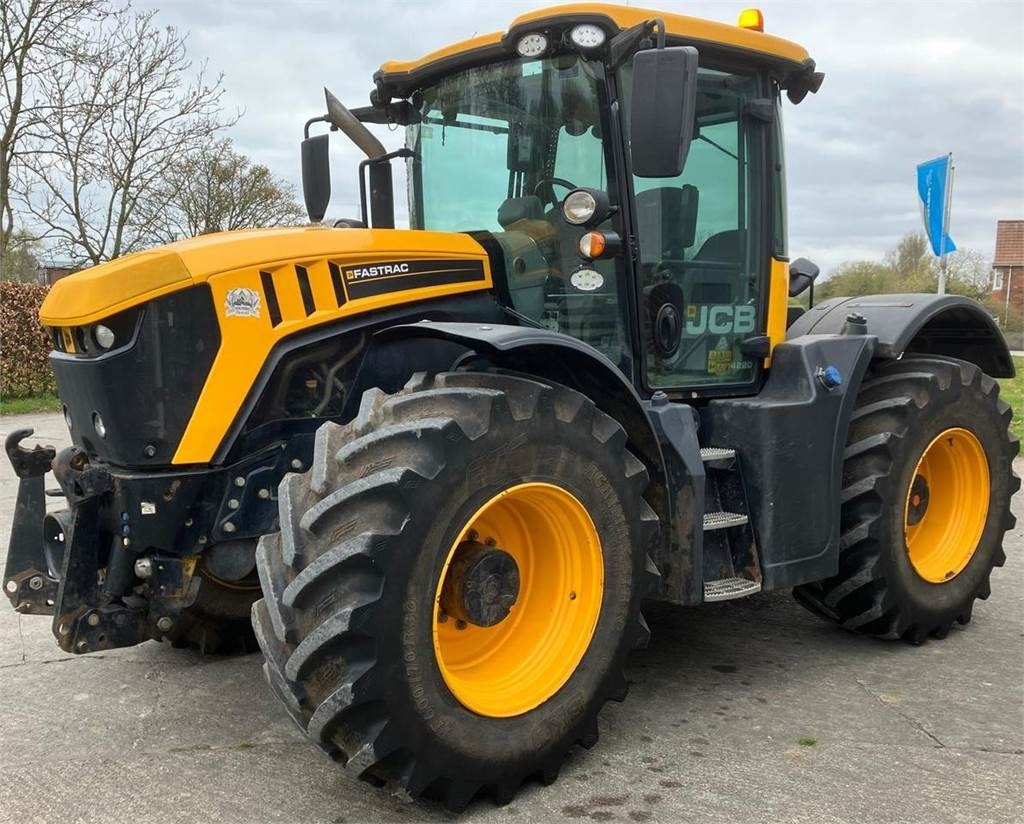 JCB 4220 Fastrac - Farm tractor: picture 2 JCB 4220 Fastrac - Farm tractor: picture 2