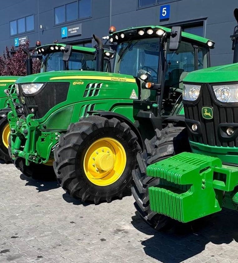 John Deere 6145R - Farm tractor: picture 5 John Deere 6145R - Farm tractor: picture 5