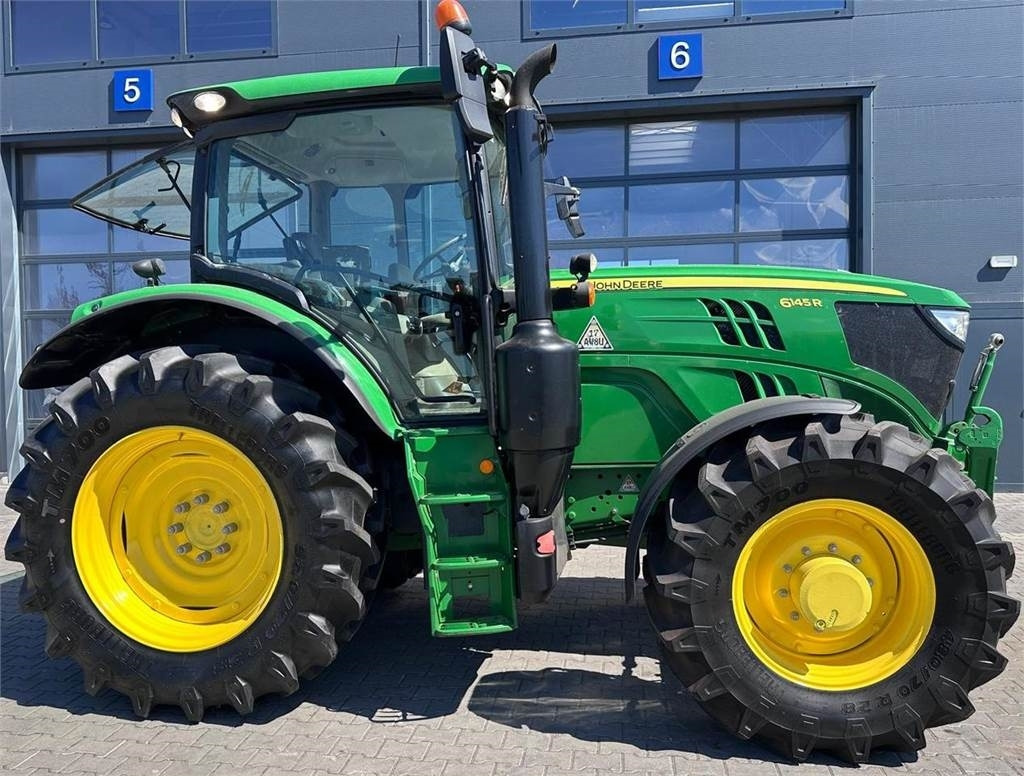 John Deere 6145R - Farm tractor: picture 2 John Deere 6145R - Farm tractor: picture 2