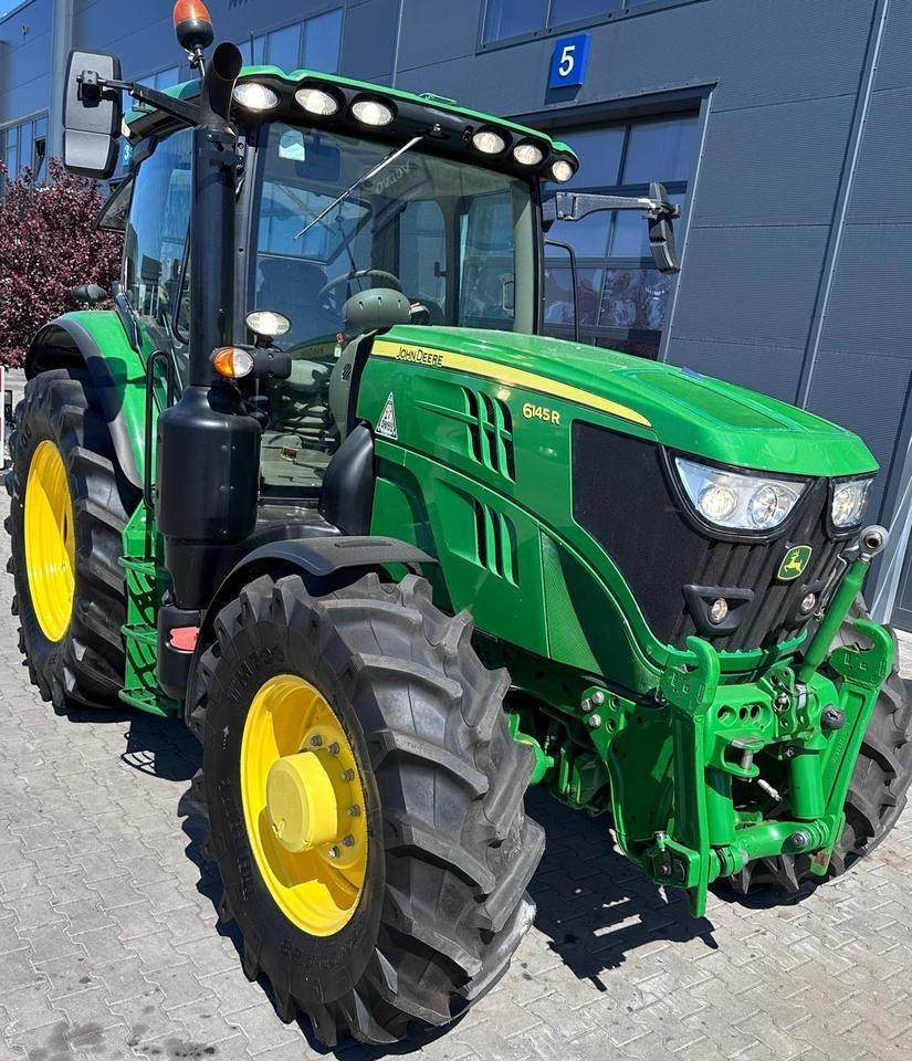 John Deere 6145R - Farm tractor: picture 3 John Deere 6145R - Farm tractor: picture 3