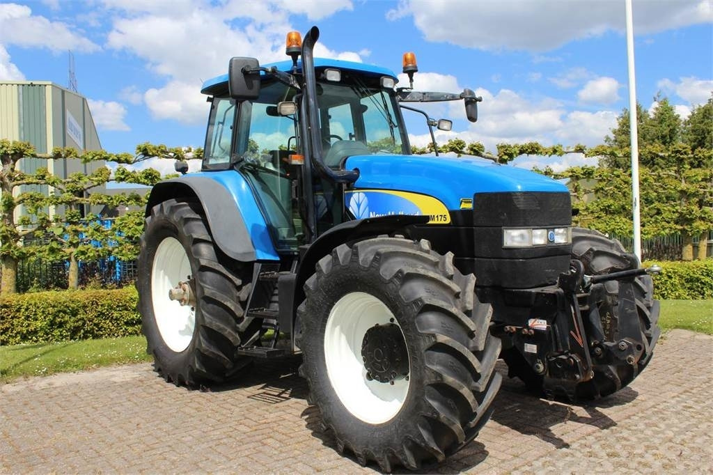 New Holland TM175 - Farm tractor: picture 2 New Holland TM175 - Farm tractor: picture 2