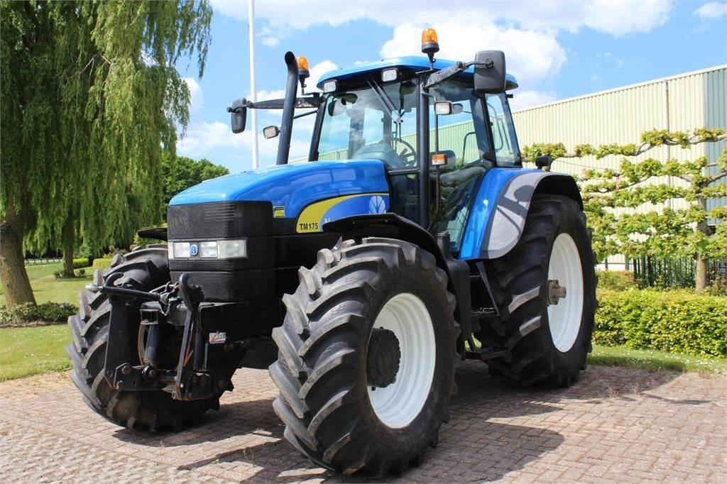 New Holland TM175 - Farm tractor: picture 1 New Holland TM175 - Farm tractor: picture 1
