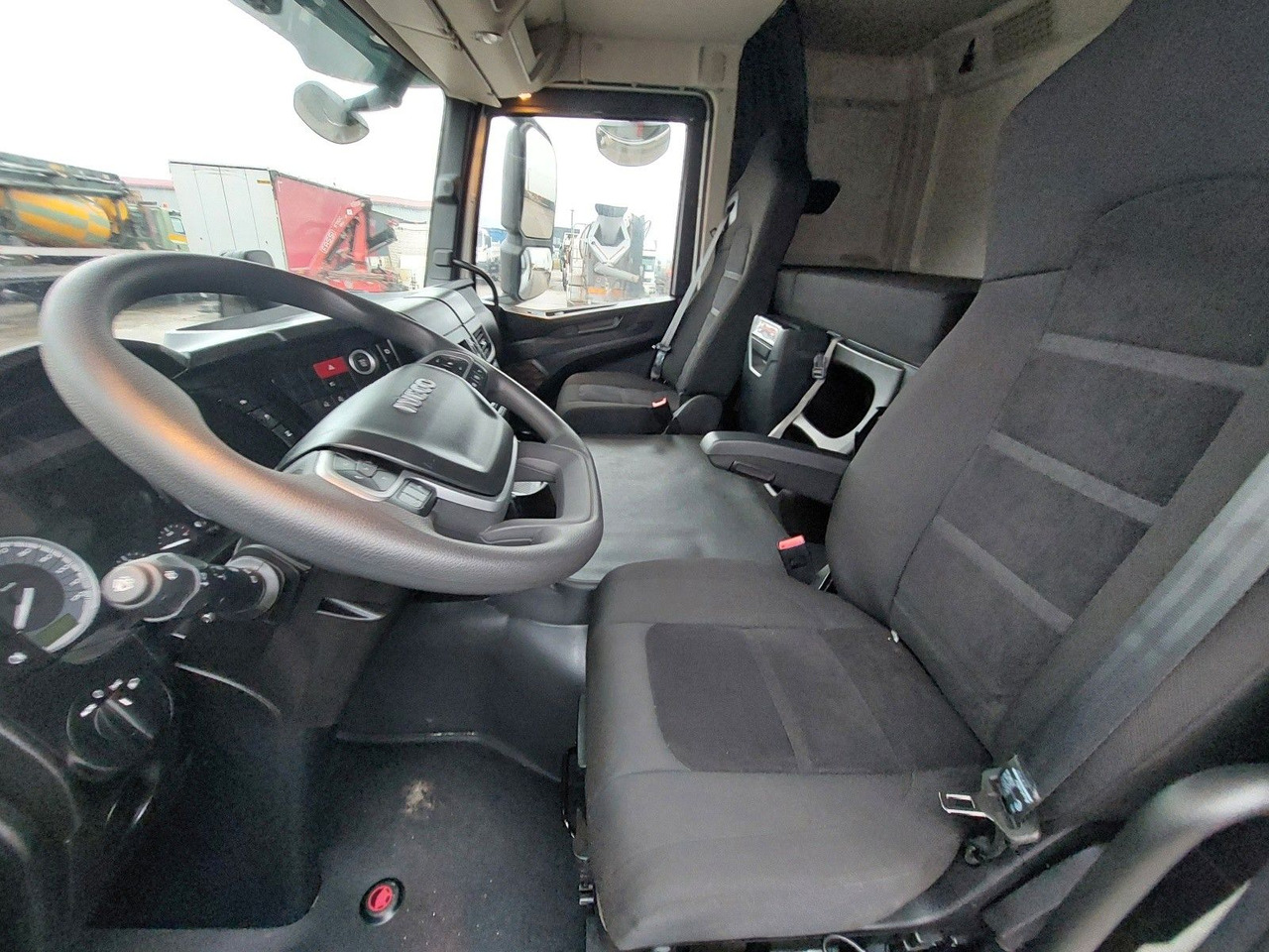 Tipper for transportation of bulk materials Iveco X-WAY AT280X48Y/PS HR ON+ 6x2 Bordmatik: picture 39 Tipper for transportation of bulk materials Iveco X-WAY AT280X48Y/PS HR ON+ 6x2 Bordmatik: picture 39