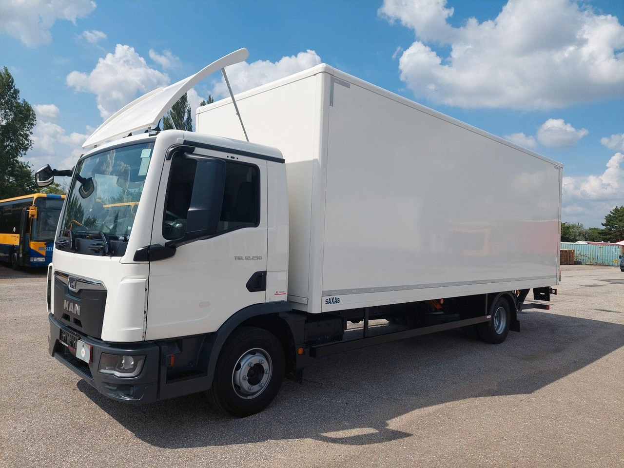 MAN TGL 12.250 BL CH 4x2 LBW 17 Palleten - Box truck: picture 1 MAN TGL 12.250 BL CH 4x2 LBW 17 Palleten - Box truck: picture 1
