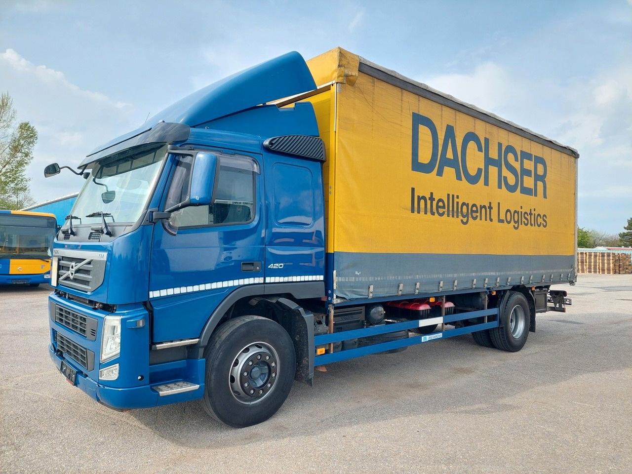 Volvo FM13 420 42R 4x2 BL Edscha - Curtainsider truck: picture 1 Volvo FM13 420 42R 4x2 BL Edscha - Curtainsider truck: picture 1