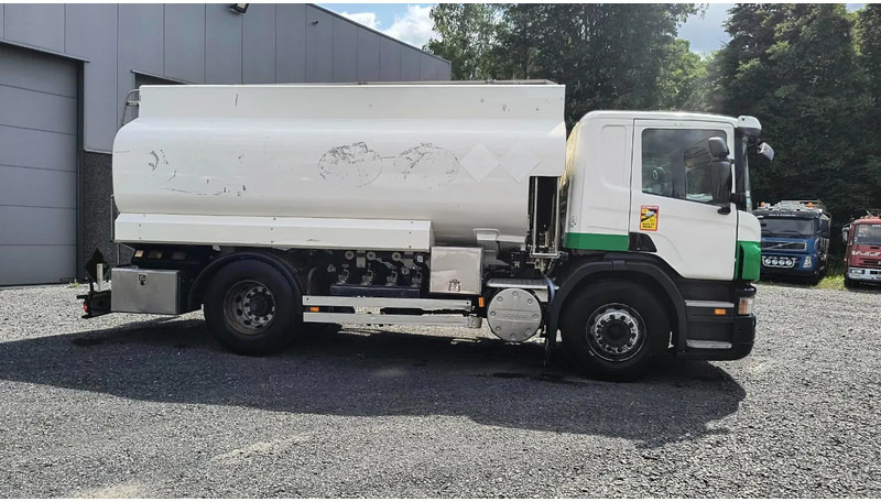 Scania P280 MANUAL GEARBOX- TANK 14000L- RETARDER - Tank truck: picture 3 Scania P280 MANUAL GEARBOX- TANK 14000L- RETARDER - Tank truck: picture 3