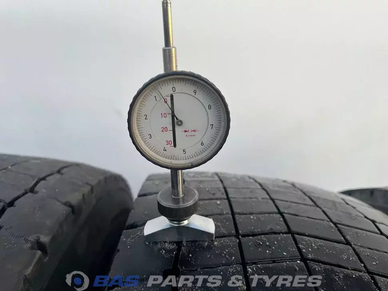 Continental Continental 305/70R19.5 Hybrid HD3 148/145 M M+S 3PMSF gebruikte set - Tire for Truck: picture 3 Continental Continental 305/70R19.5 Hybrid HD3 148/145 M M+S 3PMSF gebruikte set - Tire for Truck: picture 3