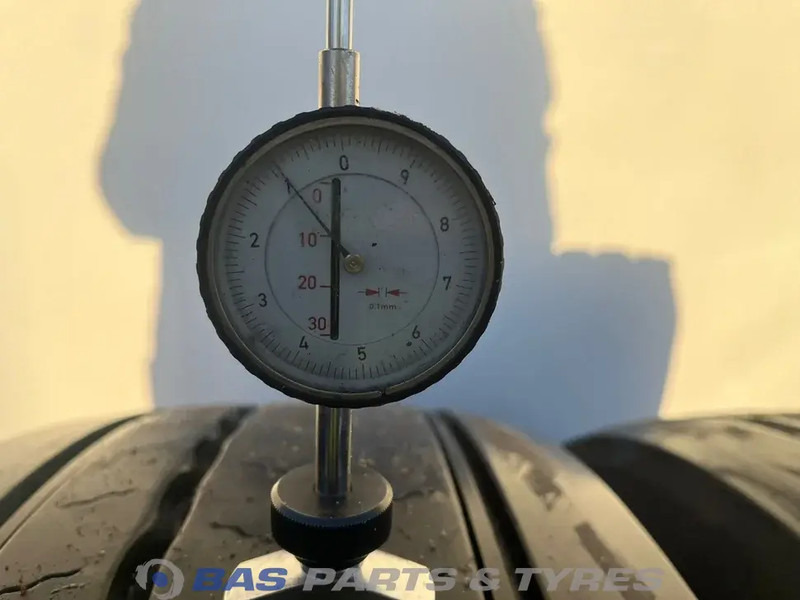 Continental Continental 315/70R22.5 Hybrid HS3+ 156/150 M+S 3PMSF gebruikte set - Tire for Truck: picture 3 Continental Continental 315/70R22.5 Hybrid HS3+ 156/150 M+S 3PMSF gebruikte set - Tire for Truck: picture 3