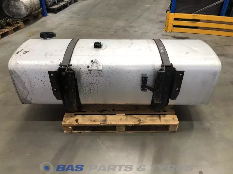 DAF Brandstoftank DAF 690 Liter 1945569 - Fuel tank for Truck: picture 3 DAF Brandstoftank DAF 690 Liter 1945569 - Fuel tank for Truck: picture 3