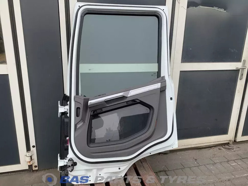 DAF XF G2 Portier Rechts DAF 2197012 - Door and parts for Truck: picture 2 DAF XF G2 Portier Rechts DAF 2197012 - Door and parts for Truck: picture 2