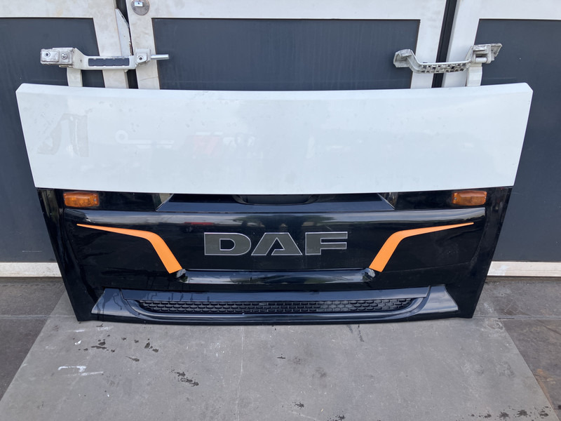 DAF XF106 Grille DAF 1892076 - Grill for Truck: picture 1 DAF XF106 Grille DAF 1892076 - Grill for Truck: picture 1