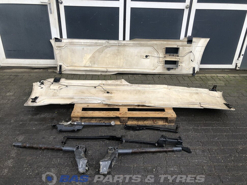 DAF XF106 Sideskirt Set DAF 1903109 - Body and exterior for Truck: picture 4 DAF XF106 Sideskirt Set DAF 1903109 - Body and exterior for Truck: picture 4