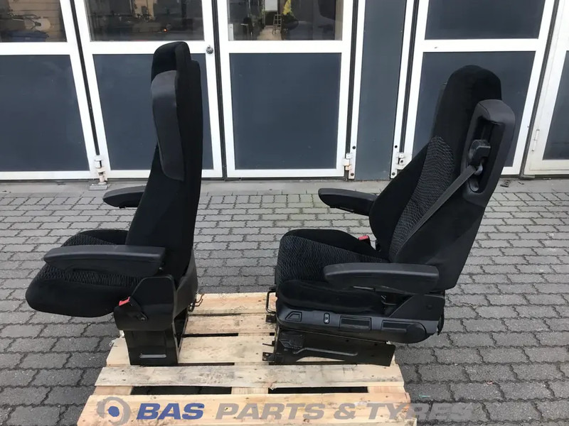 Mercedes-Benz Actros MP4 Stoelen set Mercedes A 960 910 75 01 - Seat for Truck: picture 2 Mercedes-Benz Actros MP4 Stoelen set Mercedes A 960 910 75 01 - Seat for Truck: picture 2