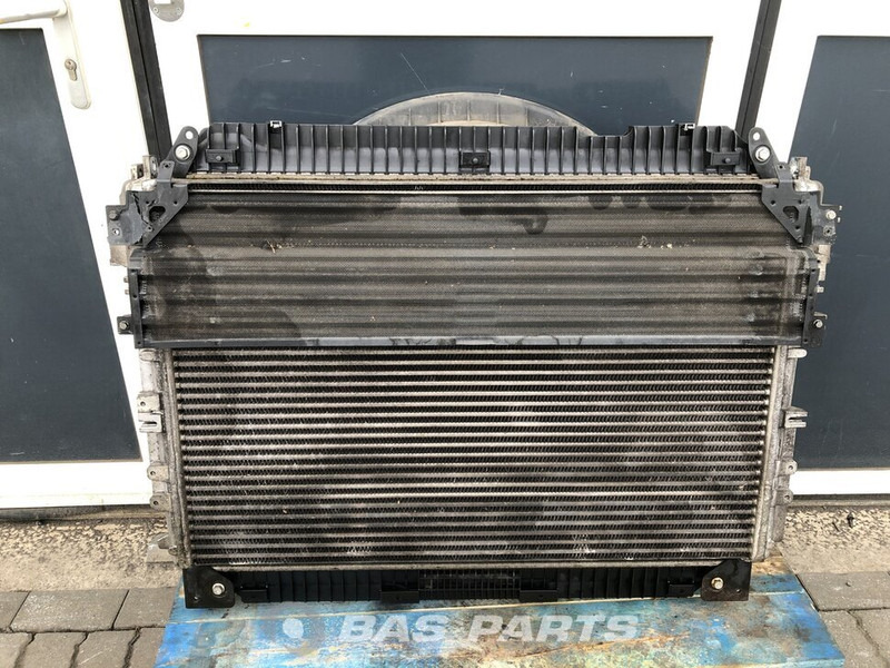 Mercedes-Benz Antos MP4 - Radiator for Truck: picture 1 Mercedes-Benz Antos MP4 - Radiator for Truck: picture 1