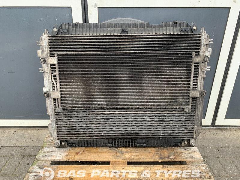 Mercedes-Benz Antos MP4 - Radiator for Truck: picture 2 Mercedes-Benz Antos MP4 - Radiator for Truck: picture 2