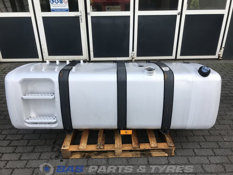 Mercedes-Benz Brandstoftank Mercedes 820 Liter A 960 470 34 01 - Fuel tank for Truck: picture 1 Mercedes-Benz Brandstoftank Mercedes 820 Liter A 960 470 34 01 - Fuel tank for Truck: picture 1