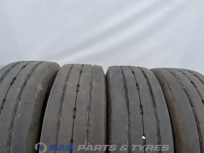 Michelin  - Tire for Truck: picture 2 Michelin  - Tire for Truck: picture 2