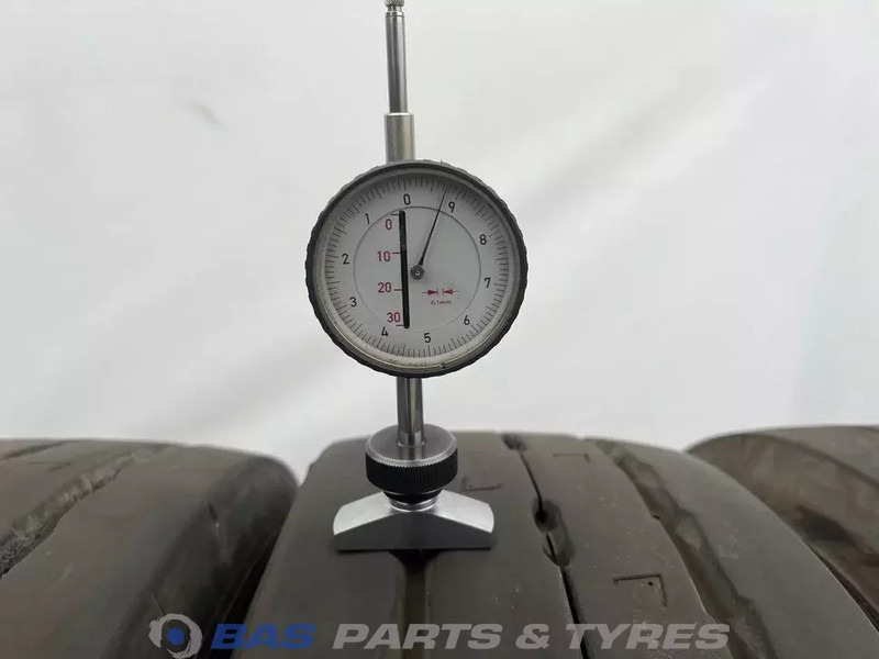 Michelin  - Tire for Truck: picture 3 Michelin  - Tire for Truck: picture 3