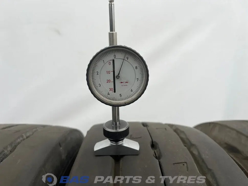 Michelin  - Tire for Truck: picture 3 Michelin  - Tire for Truck: picture 3