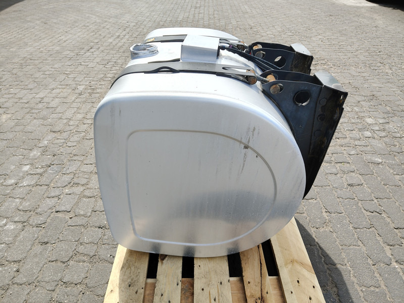 Renault Brandstoftank Renault 330 Liter G0803 - Fuel tank for Truck: picture 2 Renault Brandstoftank Renault 330 Liter G0803 - Fuel tank for Truck: picture 2