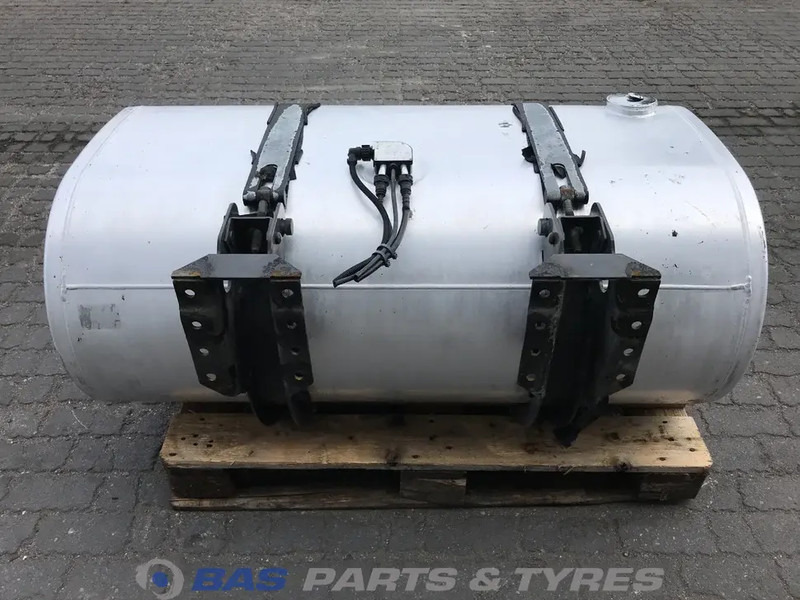 Renault Brandstoftank Renault 415 Liter G0000196 - Fuel tank for Truck: picture 3 Renault Brandstoftank Renault 415 Liter G0000196 - Fuel tank for Truck: picture 3