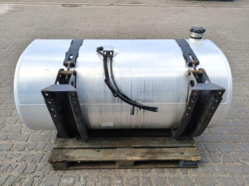 Renault Brandstoftank Renault 610 Liter G0000171 - Fuel tank for Truck: picture 3 Renault Brandstoftank Renault 610 Liter G0000171 - Fuel tank for Truck: picture 3