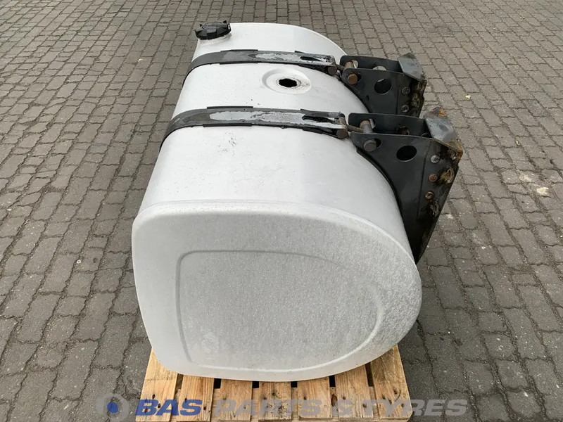 Renault - Fuel tank for Truck: picture 2 Renault - Fuel tank for Truck: picture 2