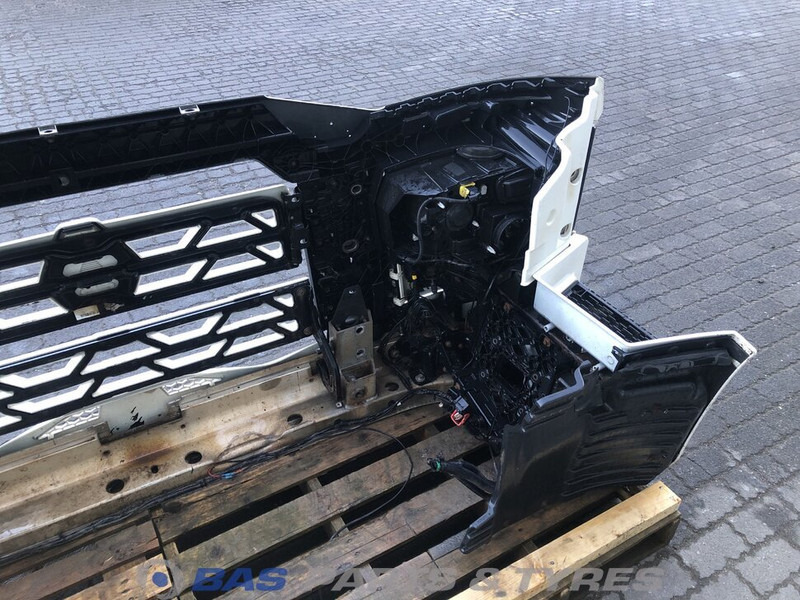 Renault T-Serie Bumper Renault 7423309367 - Bumper for Truck: picture 5 Renault T-Serie Bumper Renault 7423309367 - Bumper for Truck: picture 5