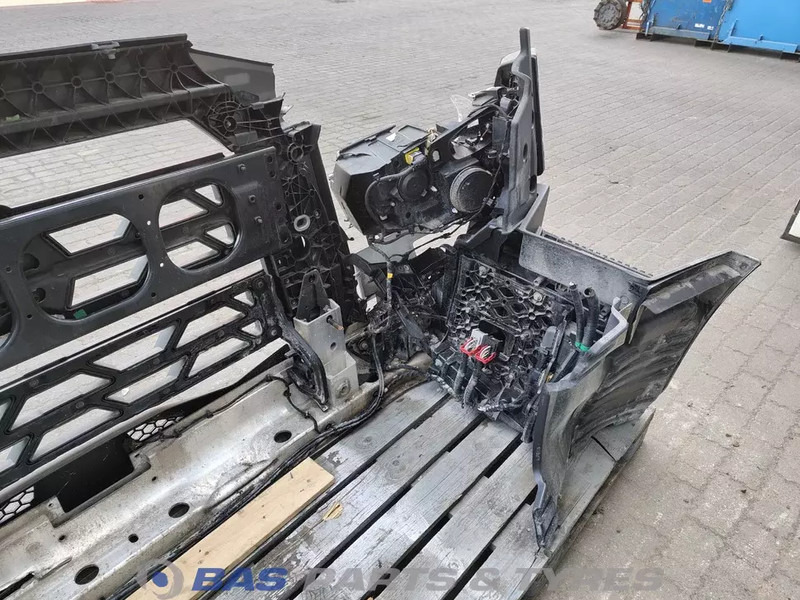 Renault T-Serie - Bumper for Truck: picture 4 Renault T-Serie - Bumper for Truck: picture 4