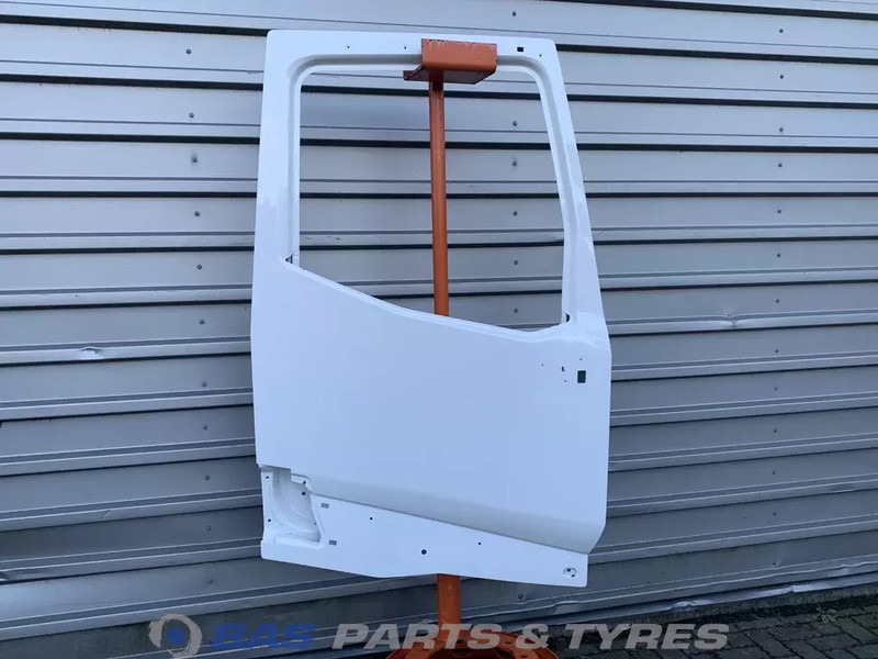 Renault T-Serie Portier Rechts Renault 7482702818 - Door and parts for Truck: picture 1 Renault T-Serie Portier Rechts Renault 7482702818 - Door and parts for Truck: picture 1