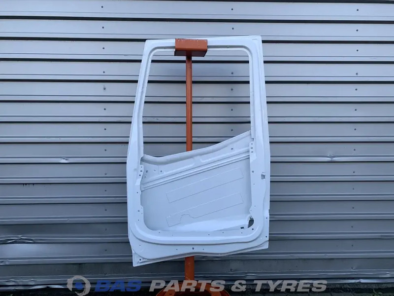 Renault T-Serie Portier Rechts Renault 7482702818 - Door and parts for Truck: picture 2 Renault T-Serie Portier Rechts Renault 7482702818 - Door and parts for Truck: picture 2