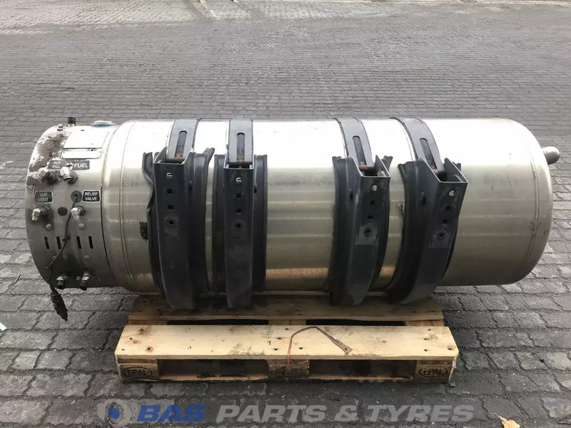 Scania LNG tank Scania 406 Liter 1776103 - Fuel tank for Truck: picture 3 Scania LNG tank Scania 406 Liter 1776103 - Fuel tank for Truck: picture 3