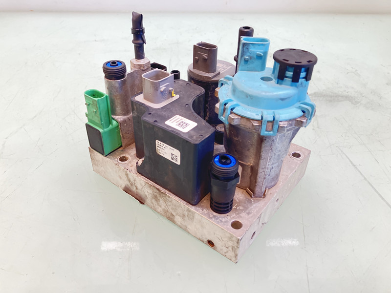 Renault AdBlue pomp Renault 7421679299 - Spare parts for Truck: picture 2 Renault AdBlue pomp Renault 7421679299 - Spare parts for Truck: picture 2