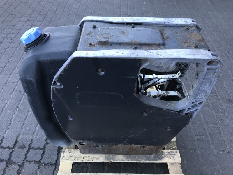 Volvo Volvo AdBlue tank 21219301 - Spare parts for Truck: picture 1 Volvo Volvo AdBlue tank 21219301 - Spare parts for Truck: picture 1