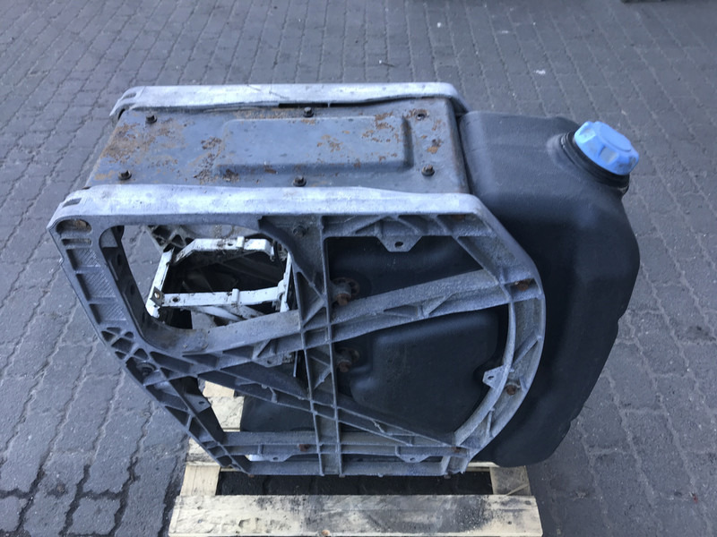 Volvo Volvo AdBlue tank 21219301 - Spare parts for Truck: picture 3 Volvo Volvo AdBlue tank 21219301 - Spare parts for Truck: picture 3