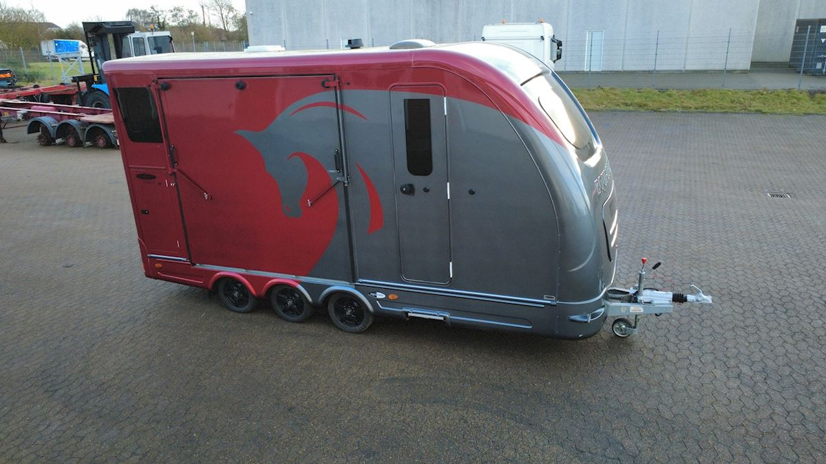 Equi-Trek Star-Treka - Horse trailer: picture 4 Equi-Trek Star-Treka - Horse trailer: picture 4