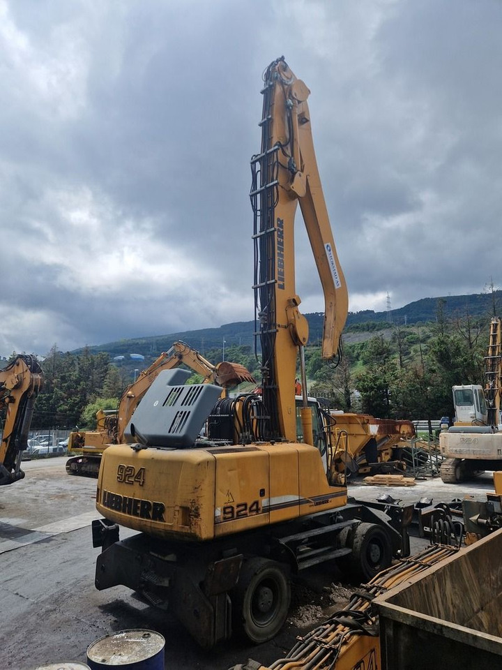 LIEBHERR A924C (2012) - Waste/ Industry handler: picture 1 LIEBHERR A924C (2012) - Waste/ Industry handler: picture 1