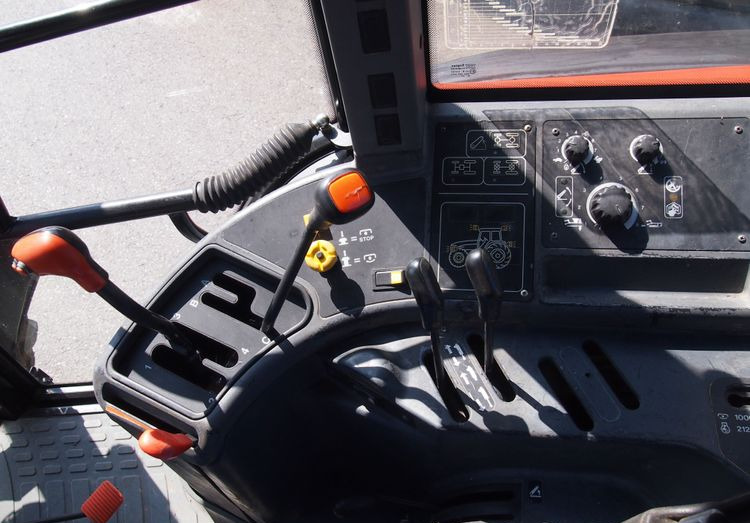 Farm tractor Ciągnik New Holland NH M 135 1998 NEW HOLLAND TM M135: picture 14 Farm tractor Ciągnik New Holland NH M 135 1998 NEW HOLLAND TM M135: picture 14