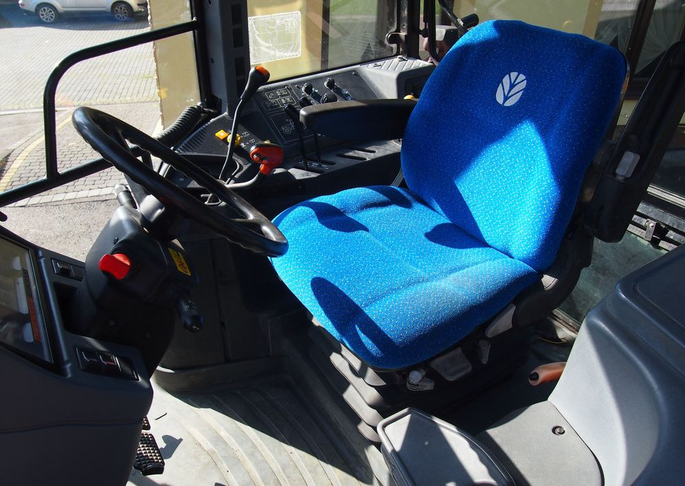 Farm tractor Ciągnik New Holland NH M 135 1998 NEW HOLLAND TM M135: picture 10 Farm tractor Ciągnik New Holland NH M 135 1998 NEW HOLLAND TM M135: picture 10