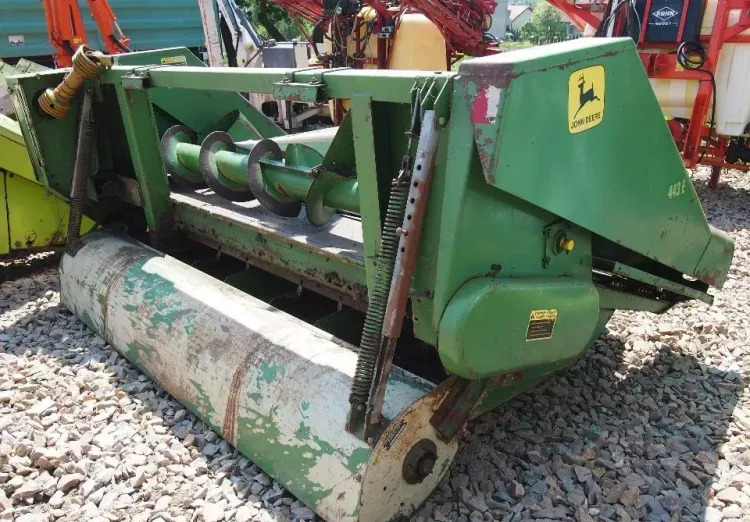 Heder John deere do kukurydzy 4 rzędowy claas john deere - Maize harvester: picture 2 Heder John deere do kukurydzy 4 rzędowy claas john deere - Maize harvester: picture 2