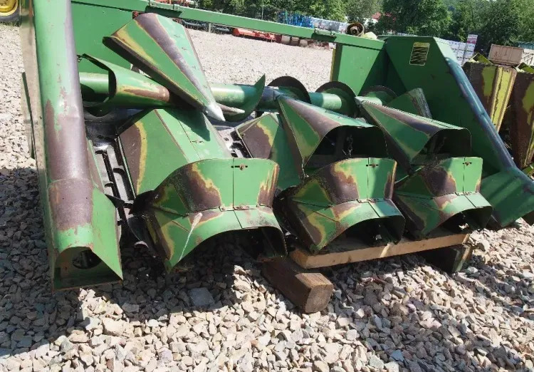 Heder John deere do kukurydzy 4 rzędowy claas john deere - Maize harvester: picture 1 Heder John deere do kukurydzy 4 rzędowy claas john deere - Maize harvester: picture 1