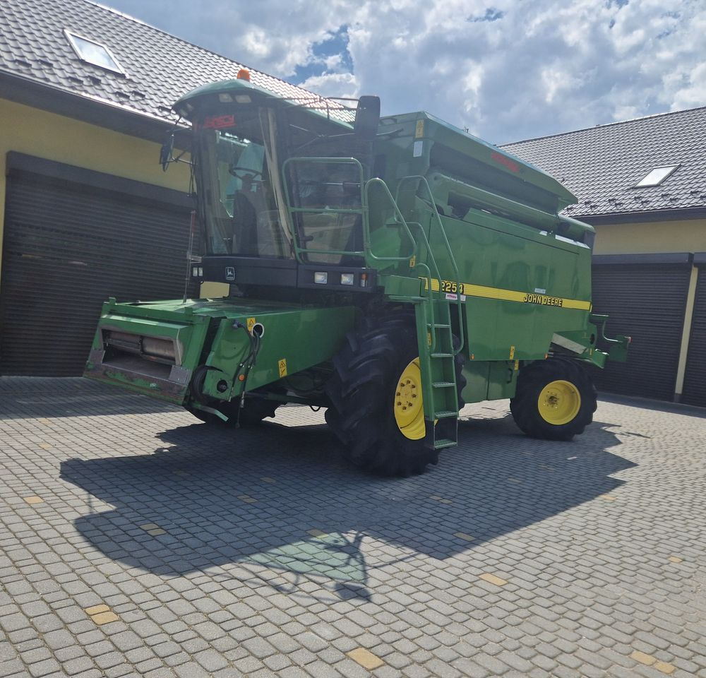 Kombajn zbożawy John deere 2254 2000 Kombajn John Deere JD - Combine harvester: picture 2 Kombajn zbożawy John deere 2254 2000 Kombajn John Deere JD - Combine harvester: picture 2