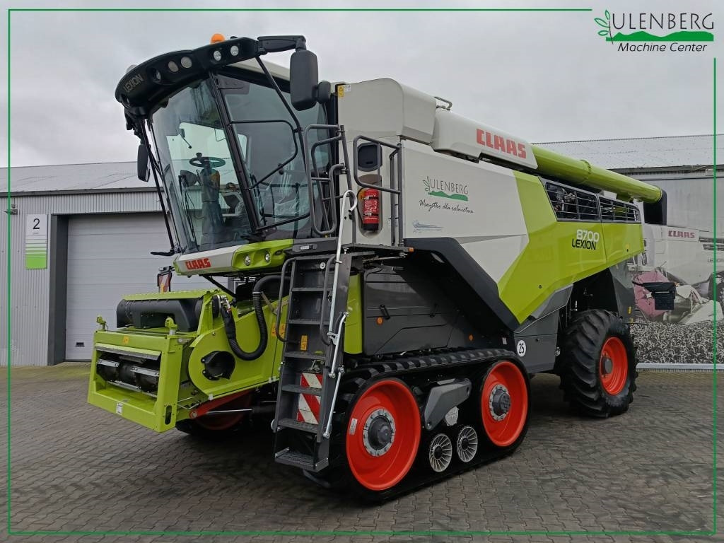 Claas Lexion 8700 TT - Combine harvester: picture 1 Claas Lexion 8700 TT - Combine harvester: picture 1
