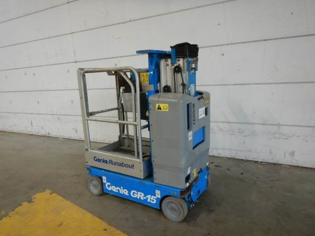 Genie GR15 - Vertical mast lift: picture 2 Genie GR15 - Vertical mast lift: picture 2