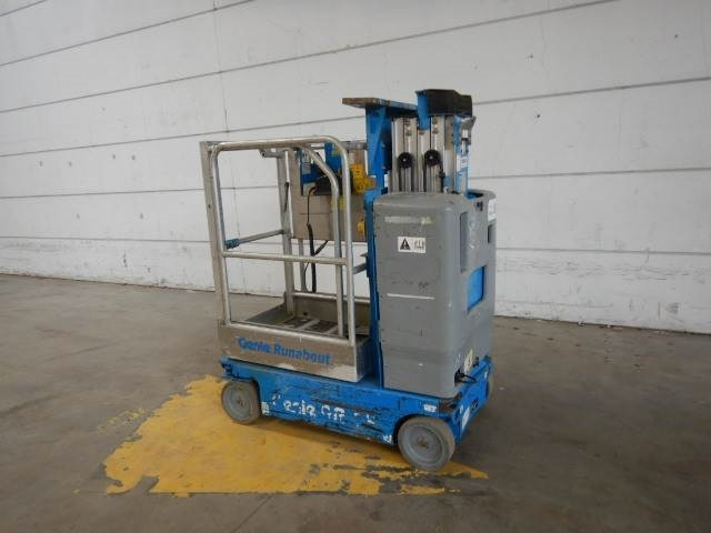 Genie GR15 - Vertical mast lift: picture 2 Genie GR15 - Vertical mast lift: picture 2