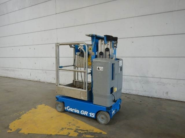 Genie GR15 - Vertical mast lift: picture 2 Genie GR15 - Vertical mast lift: picture 2