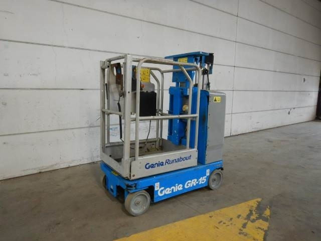 Genie GR15 - Vertical mast lift: picture 3 Genie GR15 - Vertical mast lift: picture 3